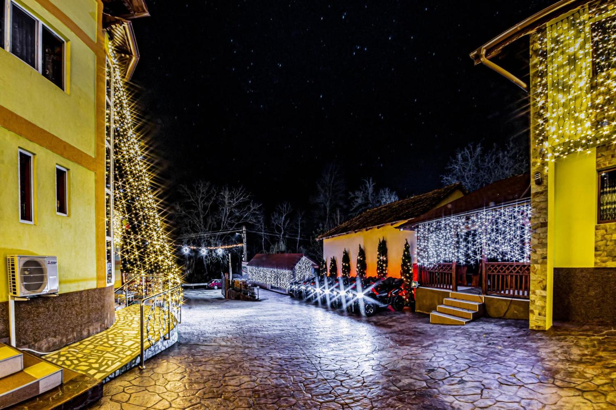 Pensiunea Mihaela-Transalpina Novaci-Straini Luaran gambar